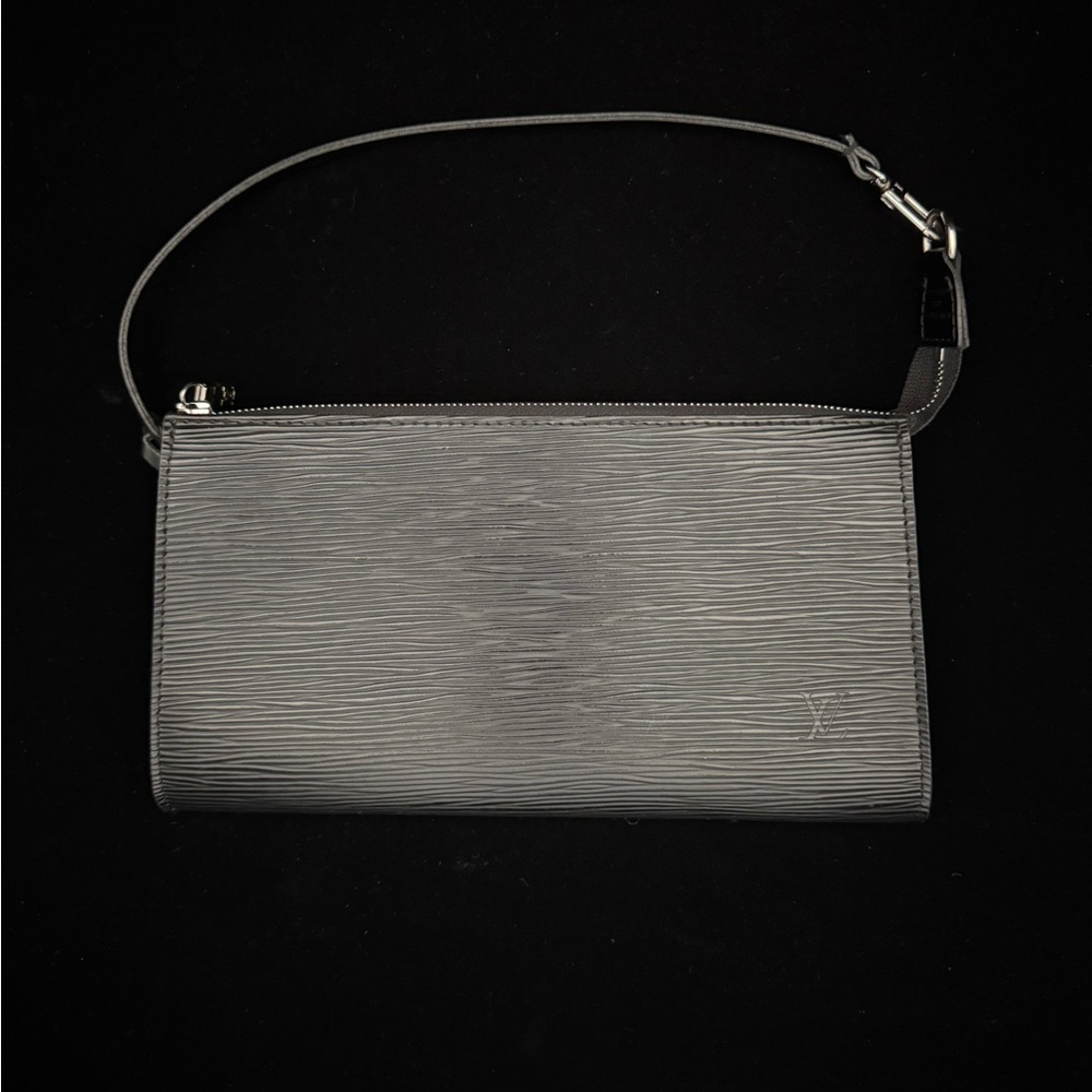 Louis Vuitton Black Epi Pochette